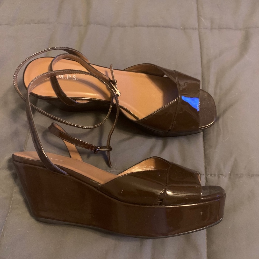 Wedge ankle strap